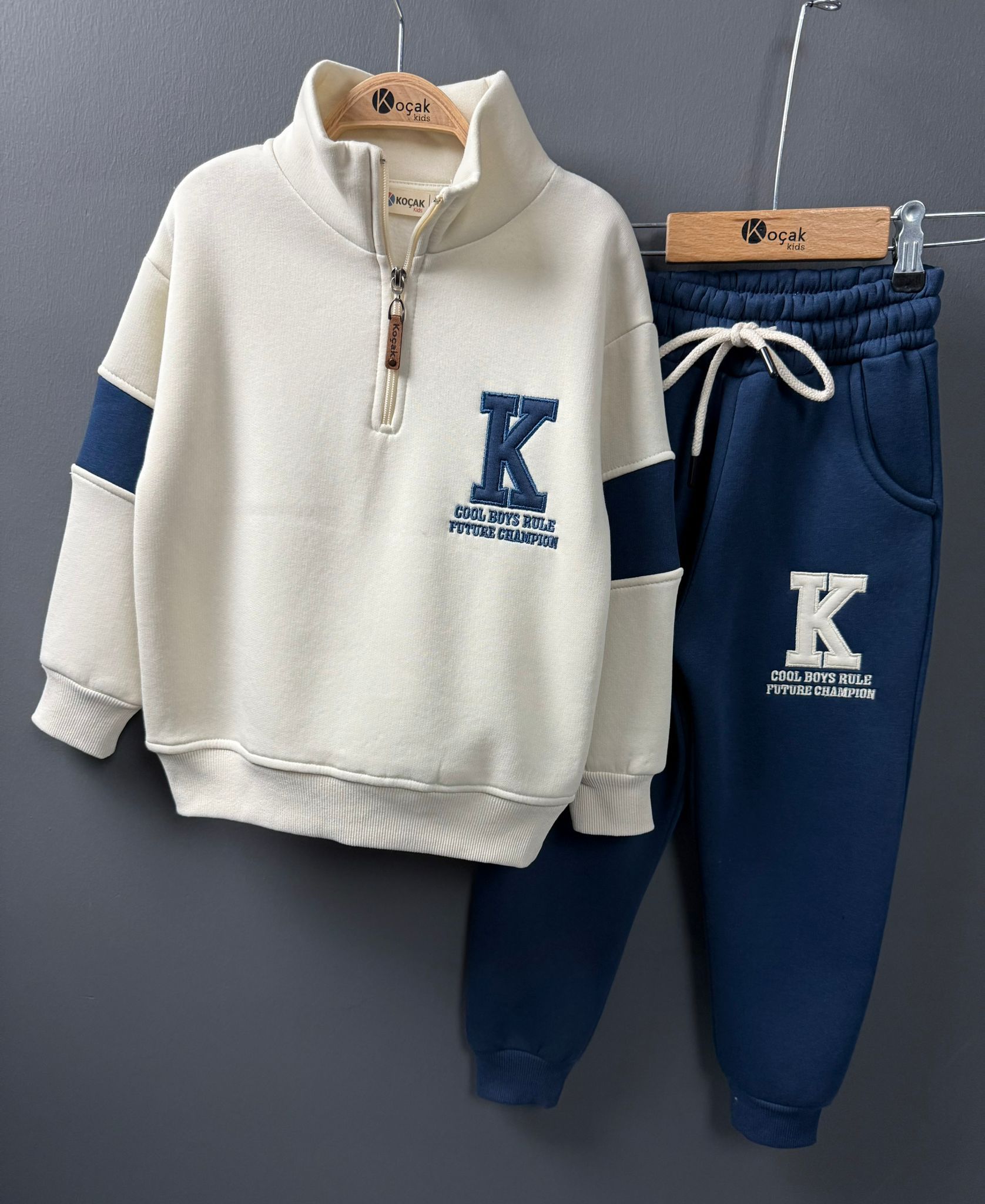 Kapşonlu Çocuk Eşofman Takımi