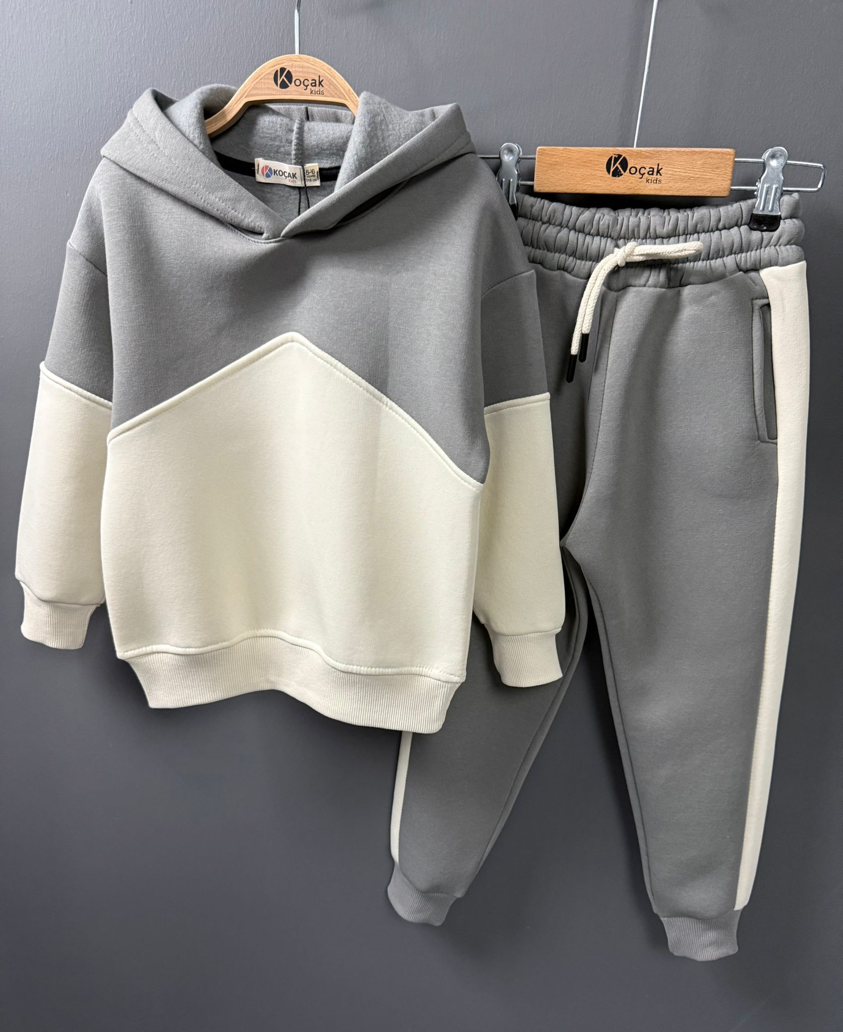 Kapşonlu Spor Eşofman Takımı